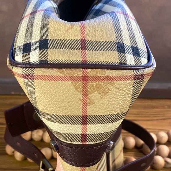 Burberry Haymarket Check Shoulder/Buckle Bag tan/brown - Picture 10 of 12